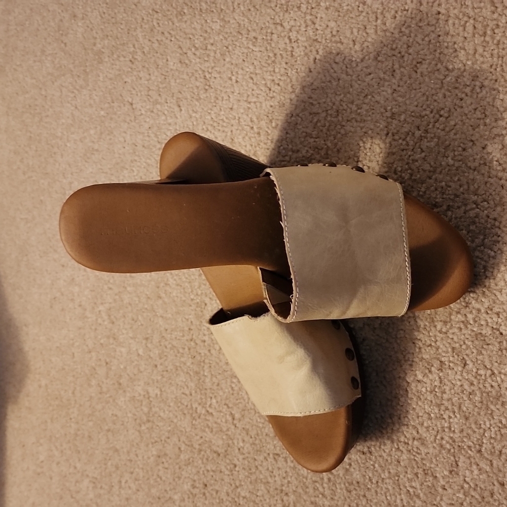 Maurices shoes Size 8